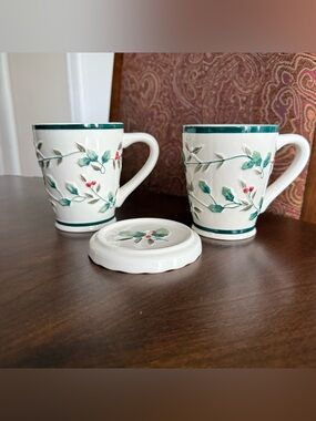 Set of 2 Pfaltzgraff Winterberry Embossed Ceramic Mugs w/ 1 Matching Lid/Coaster